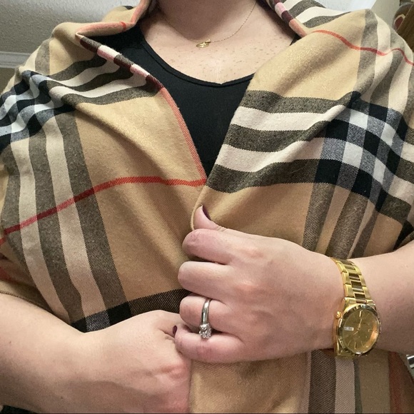 Authentic BURBERRY Scarf - Picture 7 of 8